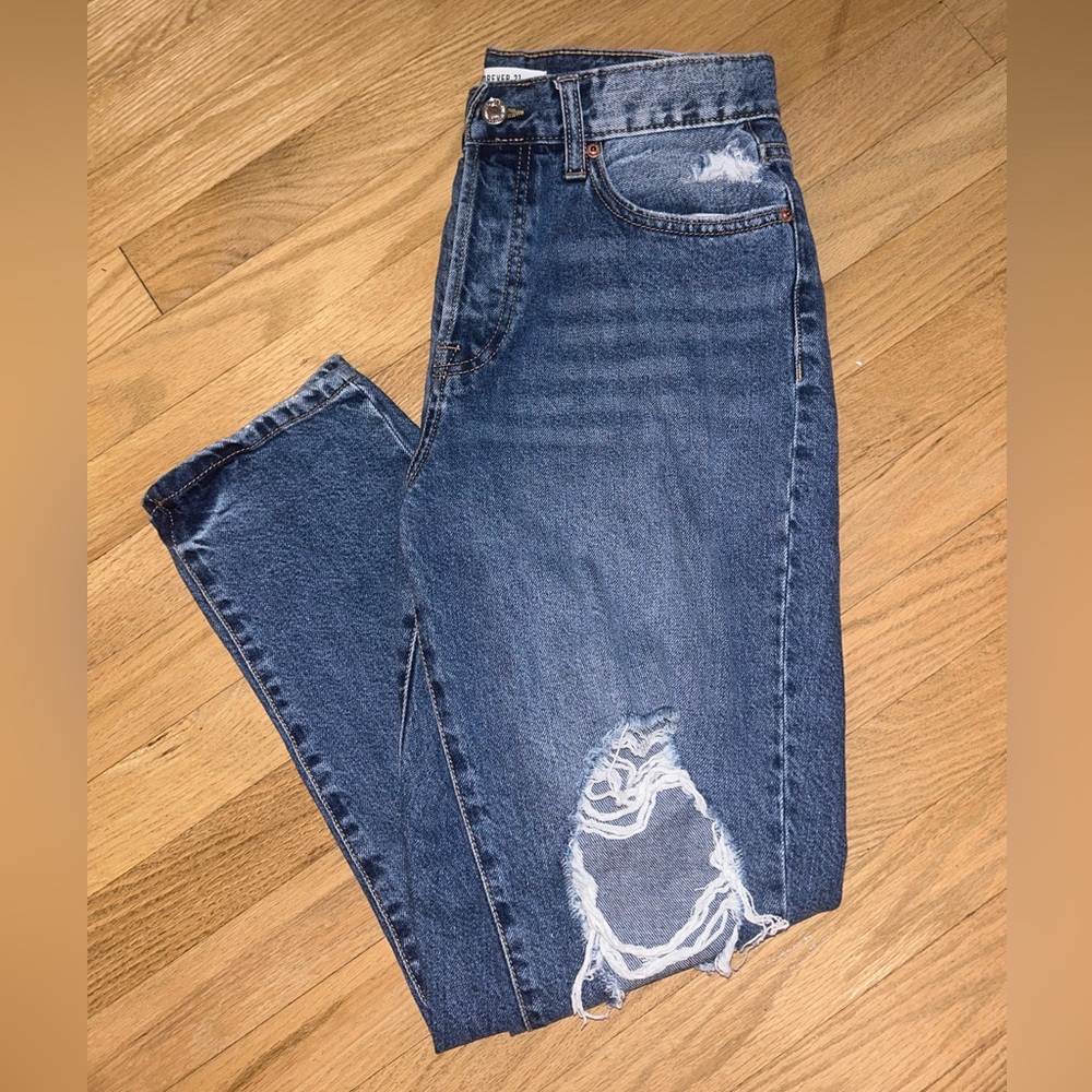Forever 21 Dark Wash Mom Jeans Size 28